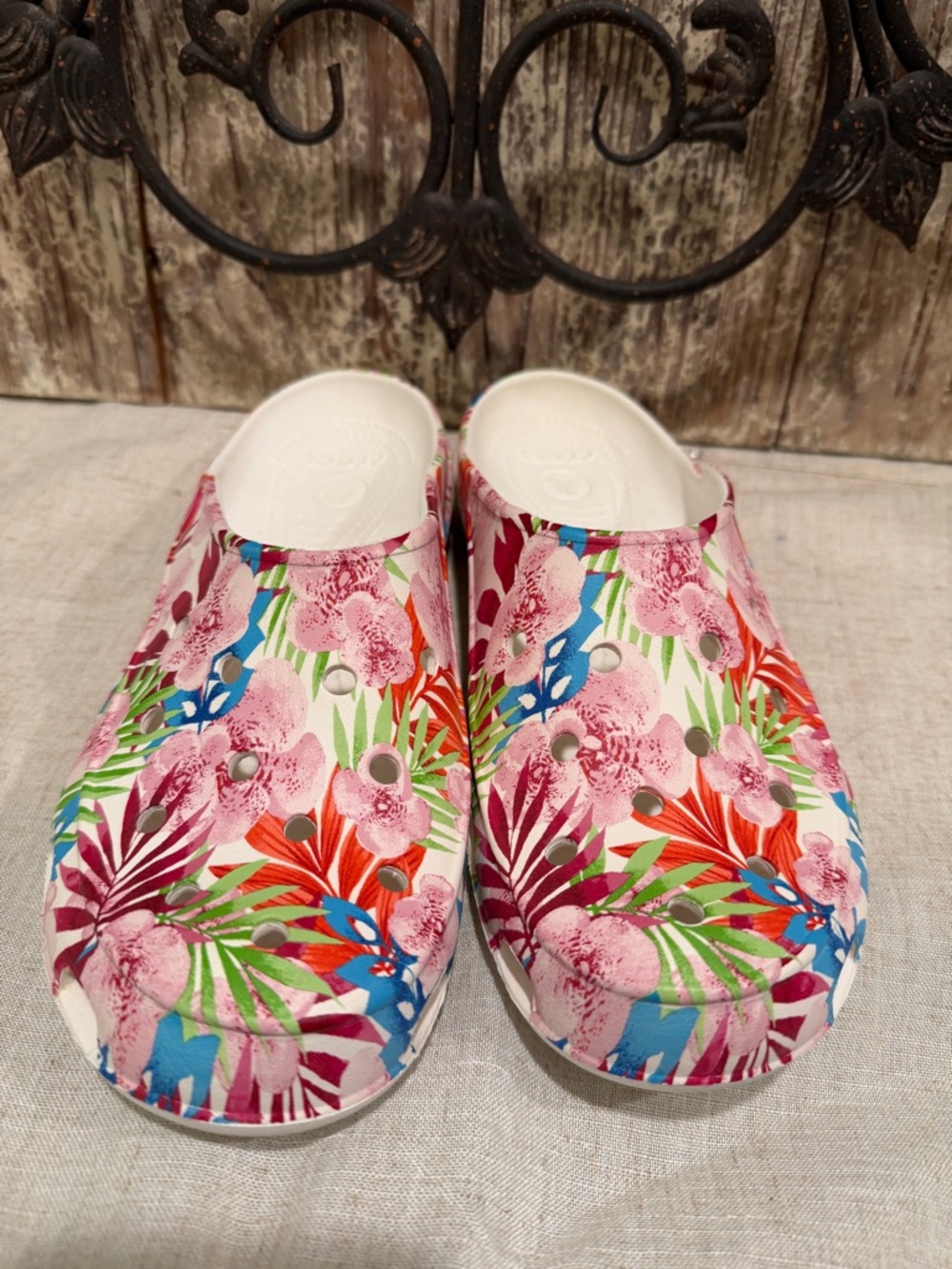 Crocs Freesail Graphic Clogs featuring a multicolor tropical floral print  w 10 - Picture 3 of 9